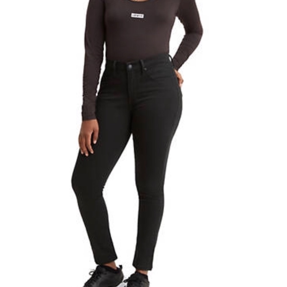 *SOLD* Levi’s 311 Shaping Skinny Jeans